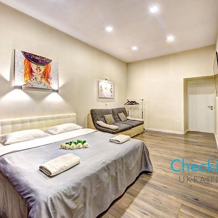 Two-Bedroom Apartment In The Center Near The National Sports Complex “Olympiyskiy” Kijev Kültér fotó