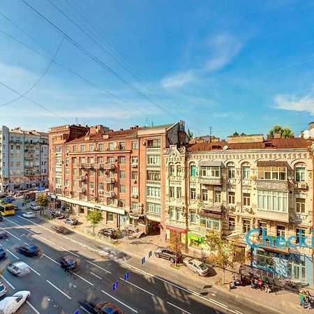 Two-Bedroom Apartment In The Center Near The National Sports Complex “Olympiyskiy” Kijev Kültér fotó