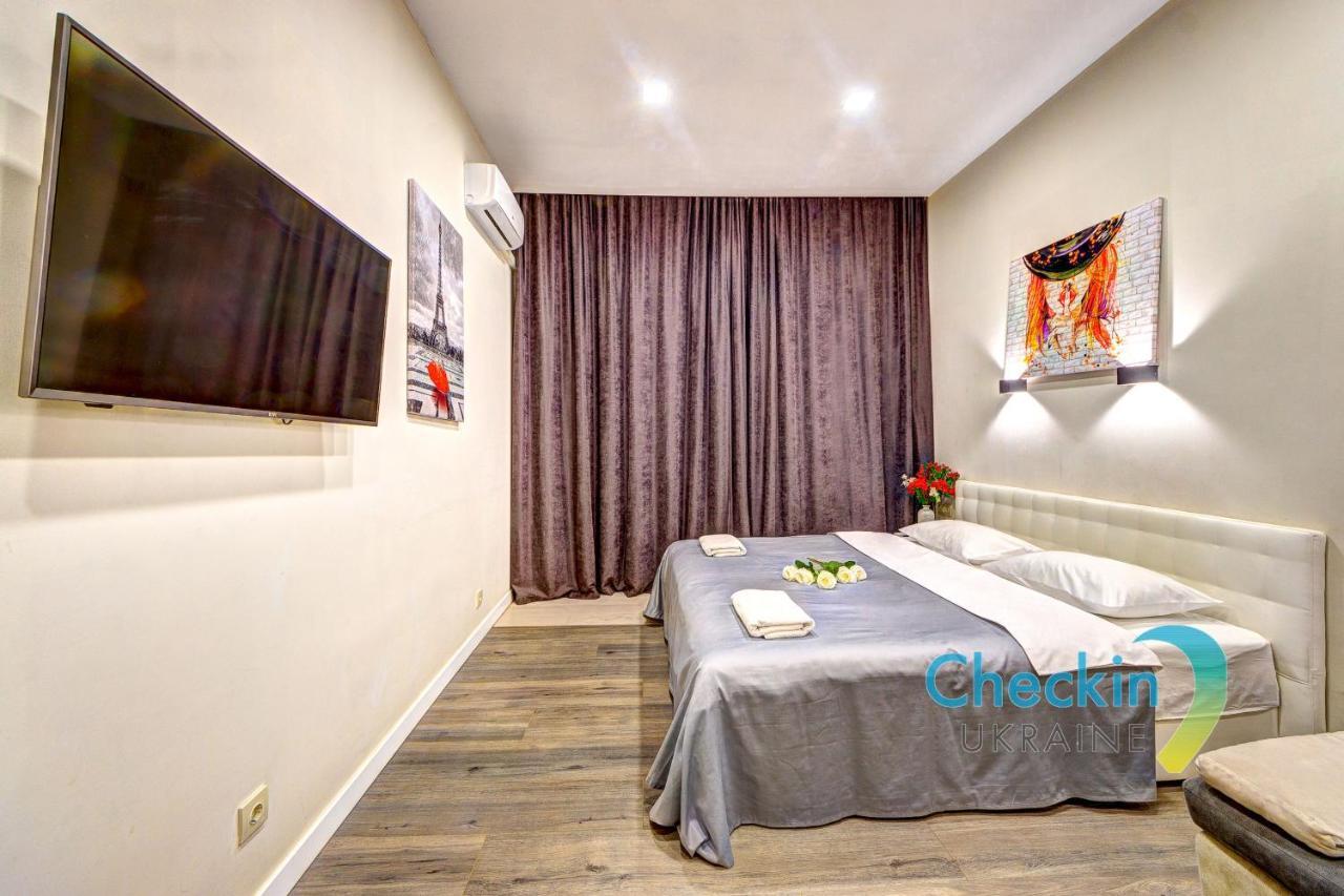 Two-Bedroom Apartment In The Center Near The National Sports Complex “Olympiyskiy” Kijev Kültér fotó