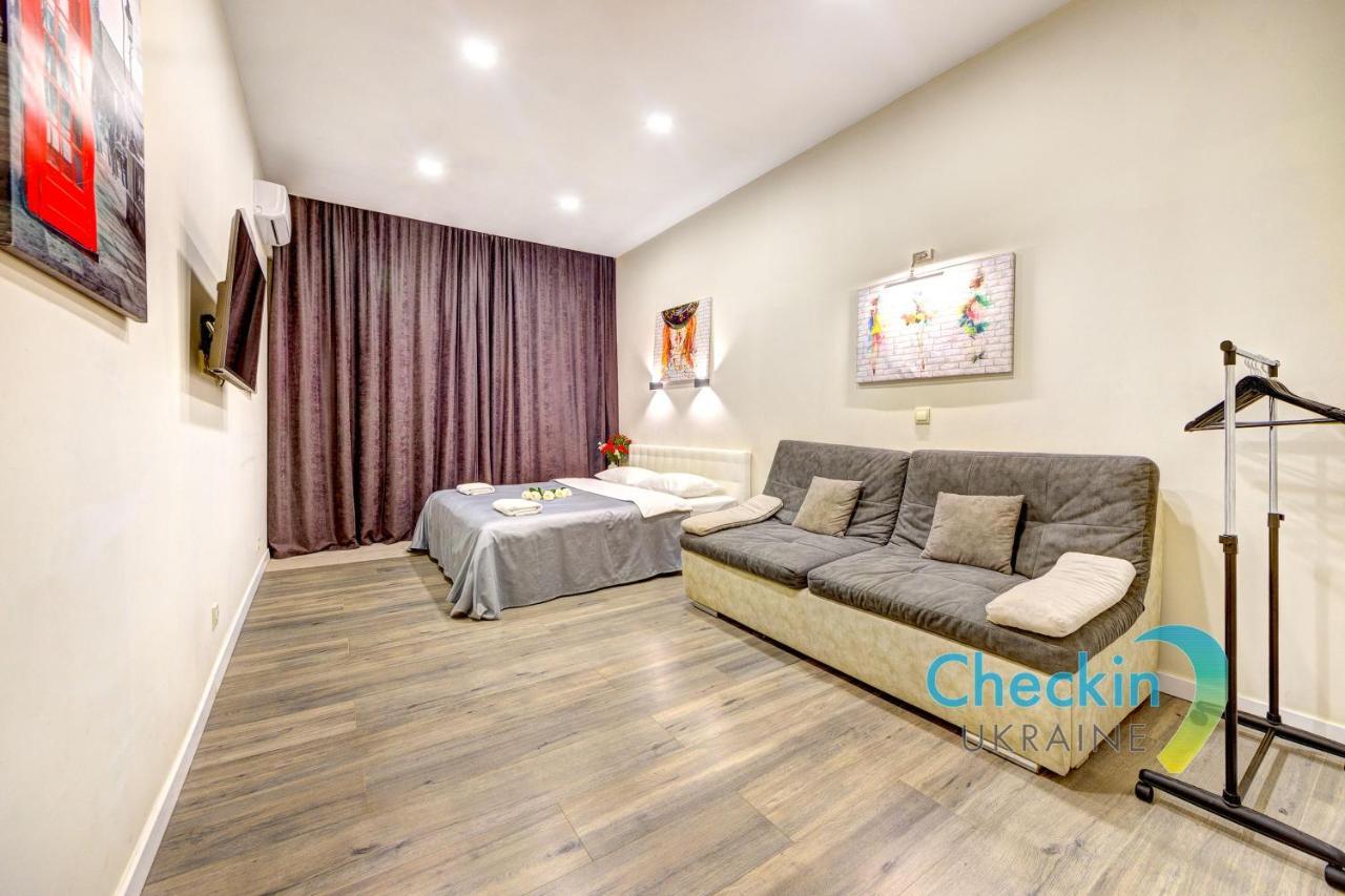 Two-Bedroom Apartment In The Center Near The National Sports Complex “Olympiyskiy” Kijev Kültér fotó